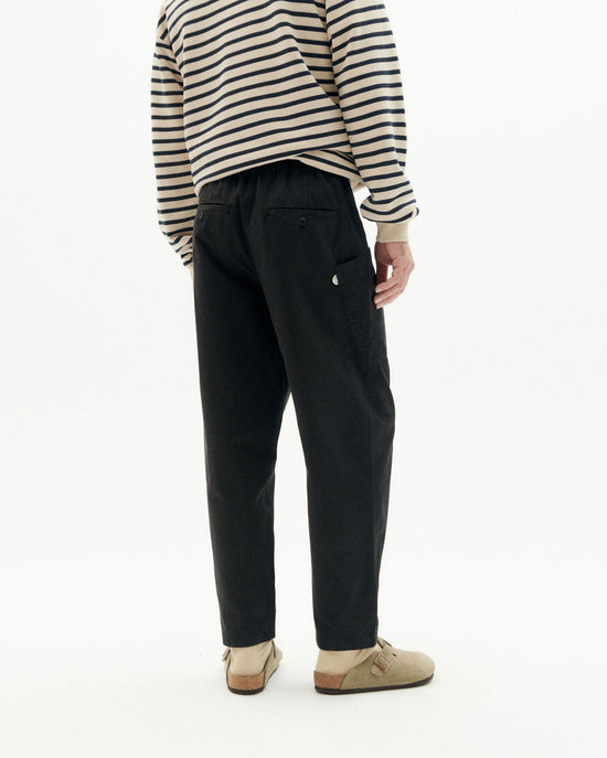 Pantalón negro Max sostenible-4