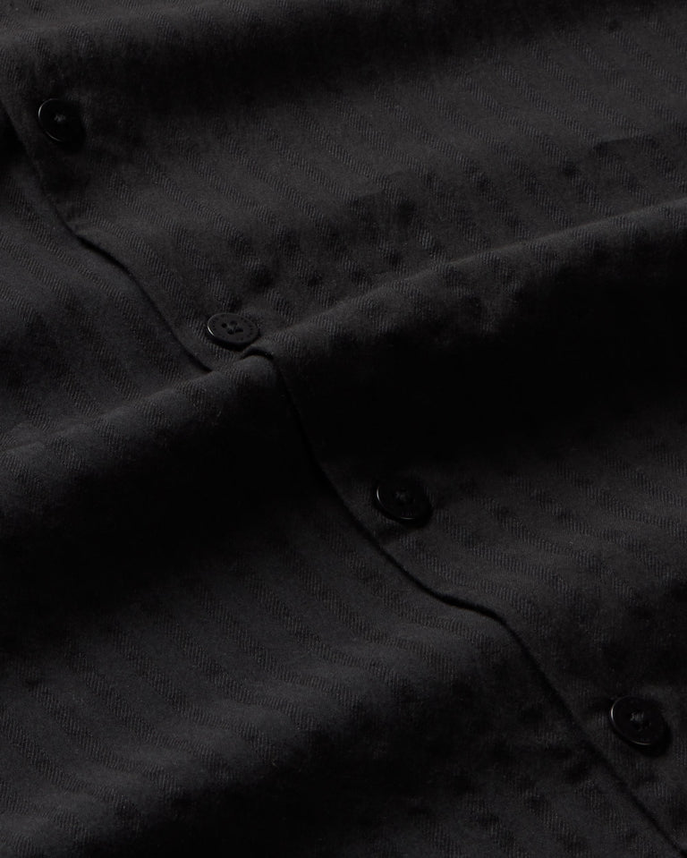 Camisa negra seersucker Tom sostenible - silueta 2