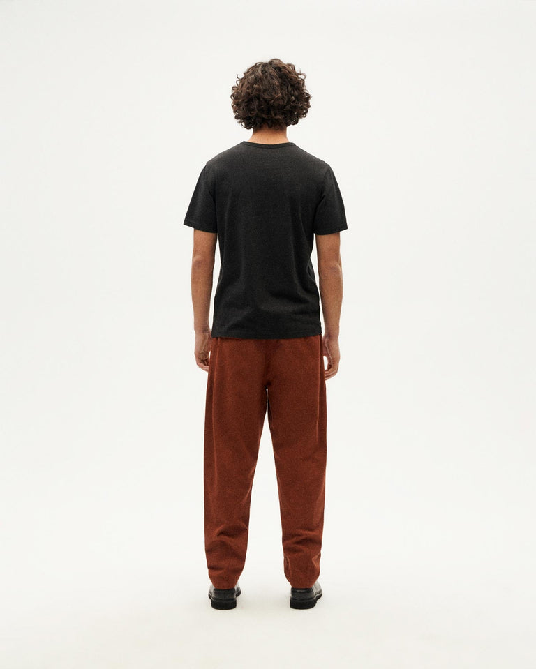 Camiseta negra services sostenible-3