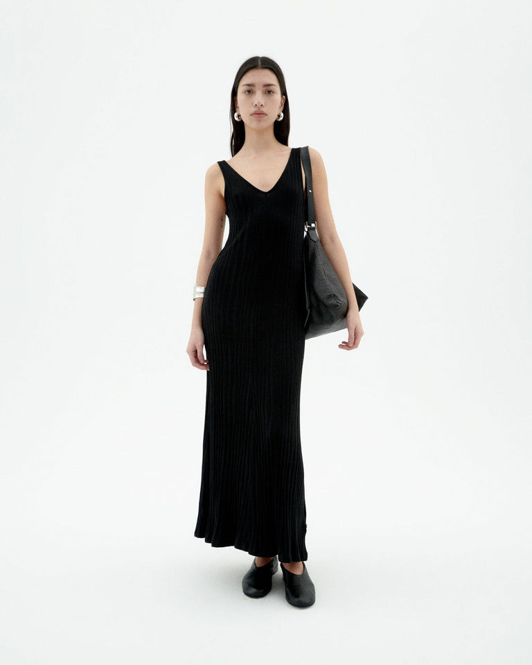 Vestido negro punto Sade sostenible-1