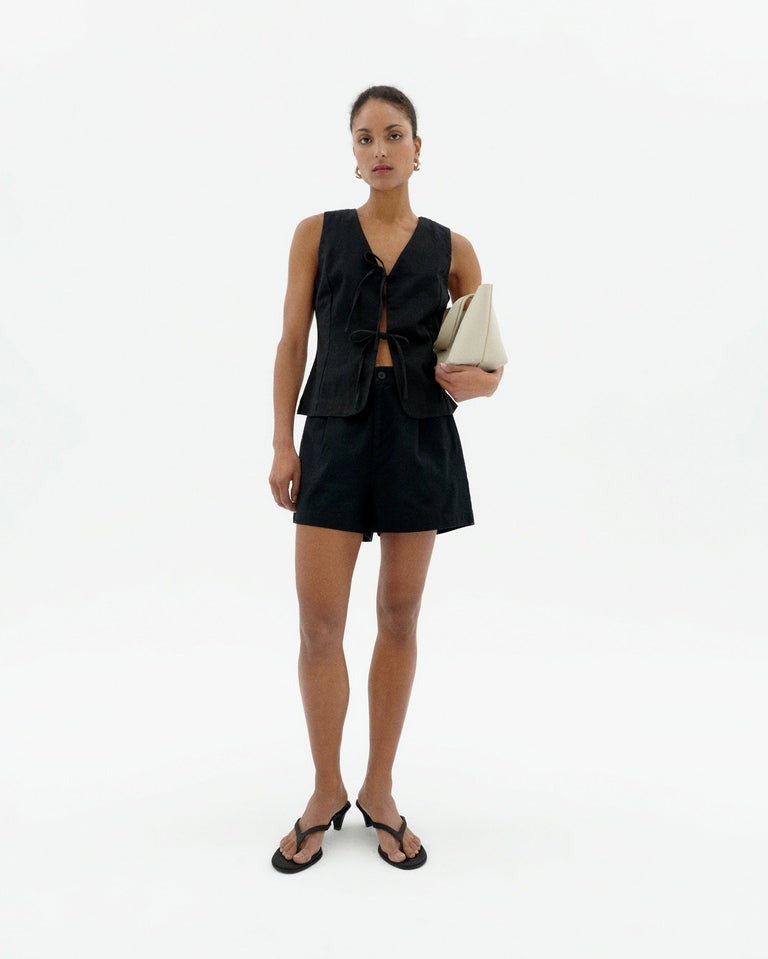 Short negro Narciso sostenible-2