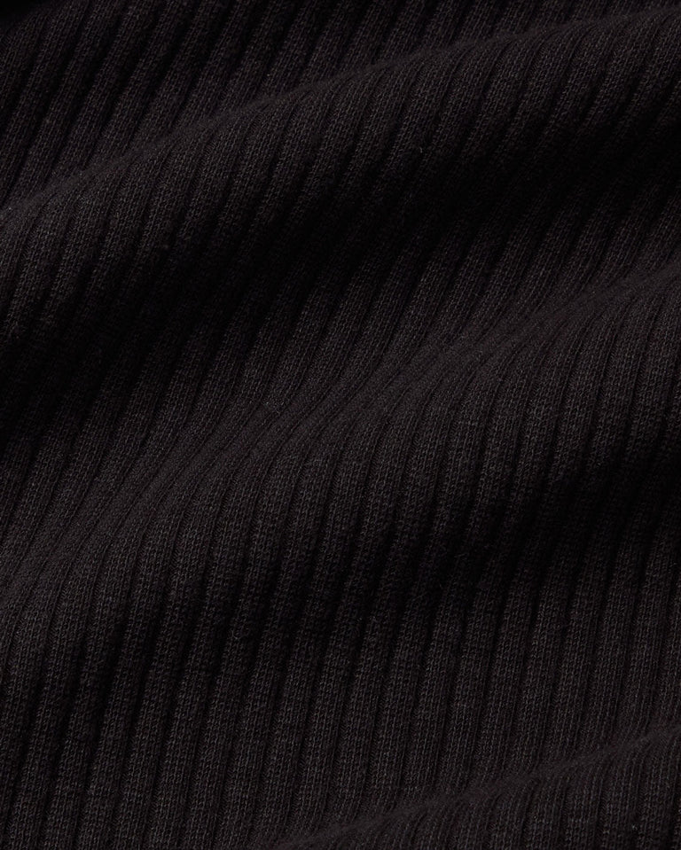 Top cuello alto negro hemp Aine sostenible silueta - 2