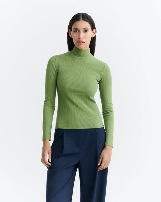 Top cuello alto rib verde Aine sostenible - 2