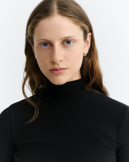 Top cuello alto rib negro Aine sostenible - 5
